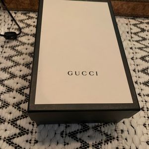gucci velvet bow sneakers